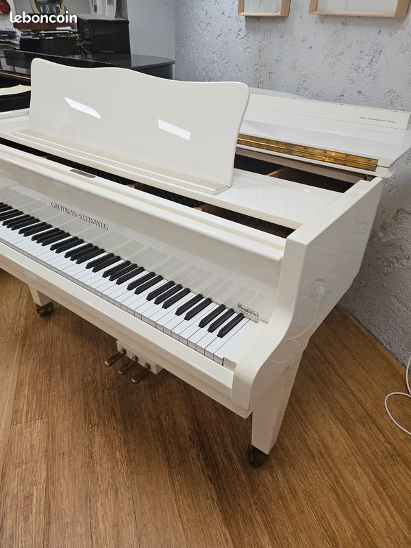 Piano à queue 8